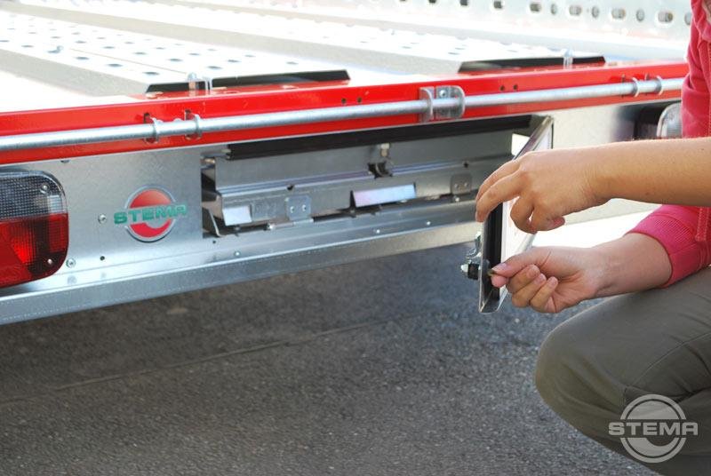 STEMA Motorradtransporter STM O2 8.5-25-15.1 – rot gepulvert – Ladefläche 251 × 153 cm – 850 kg – Einachser – Ansicht 3