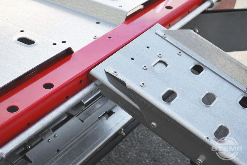 STEMA Motorradtransporter STM O2 8.5-25-15.1 – rot gepulvert – Ladefläche 251 × 153 cm – 850 kg – Einachser – Ansicht 5