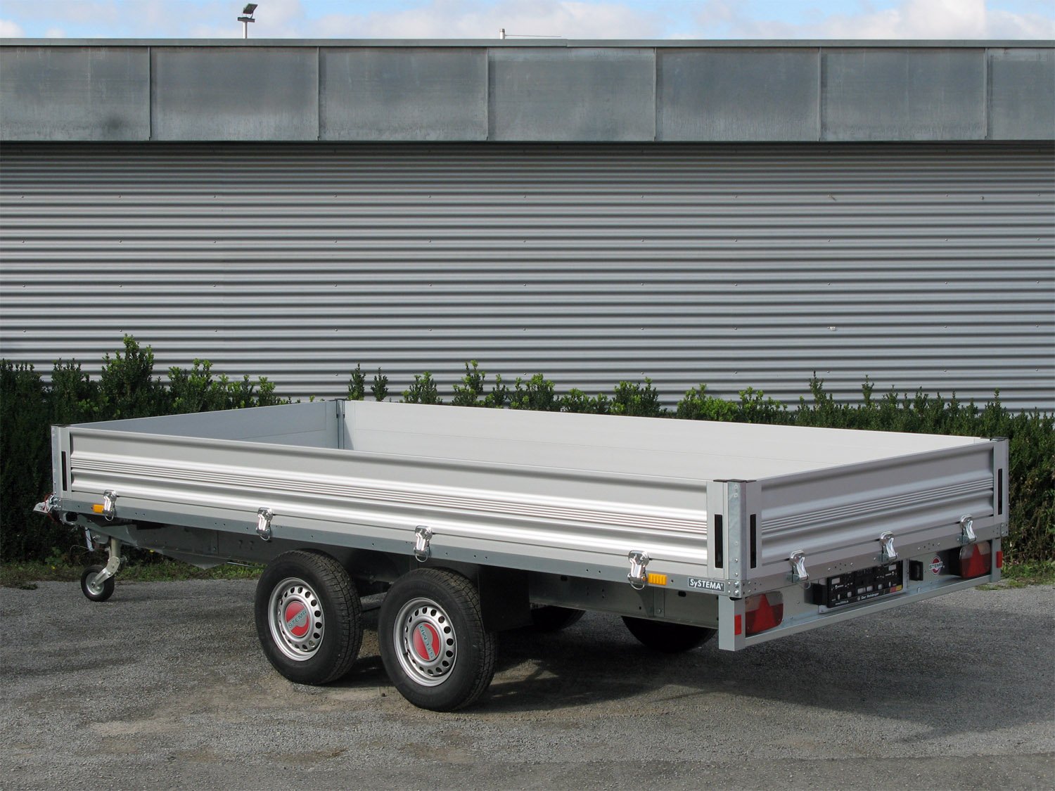 STEMA Pritschenhochlader ALU SH O2 20-30-15.2 – Alu-Bordwand, 10 Zoll Fahrwerk – Ladefläche 301 × 153 cm – 2000 kg – Tandemachser – Ansicht 2
