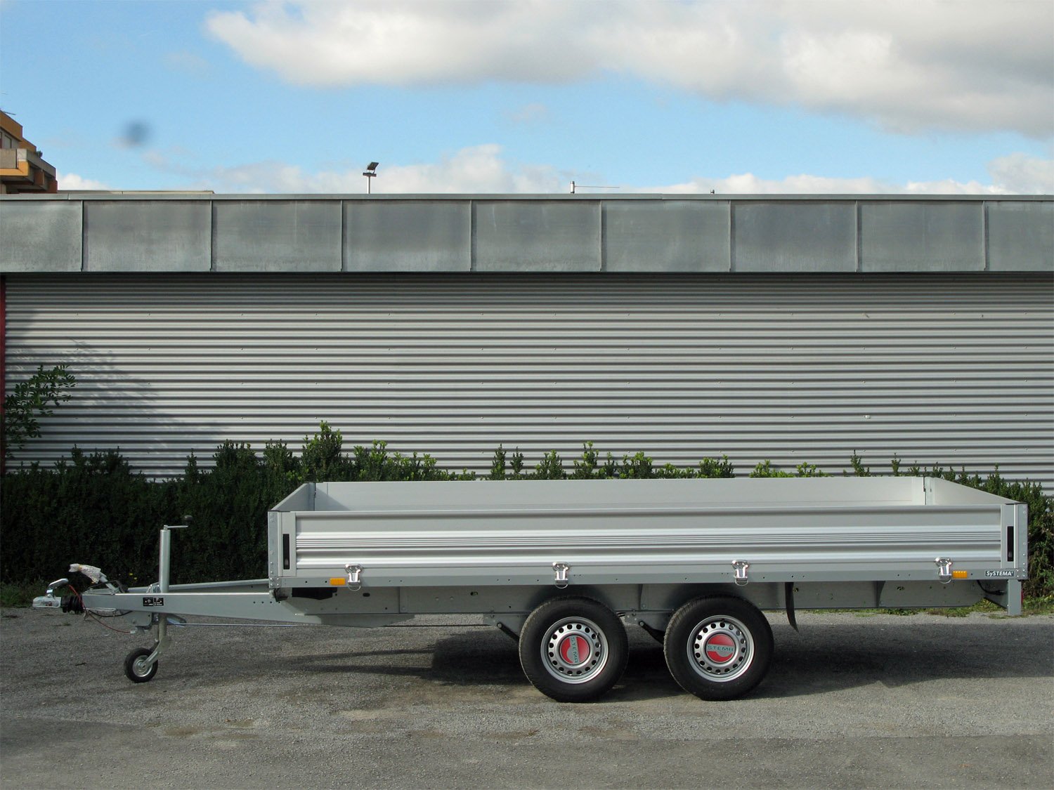 STEMA Pritschenhochlader ALU SH O2 20-30-15.2 – Alu-Bordwand, 10 Zoll Fahrwerk – Ladefläche 301 × 153 cm – 2000 kg – Tandemachser – Ansicht 3