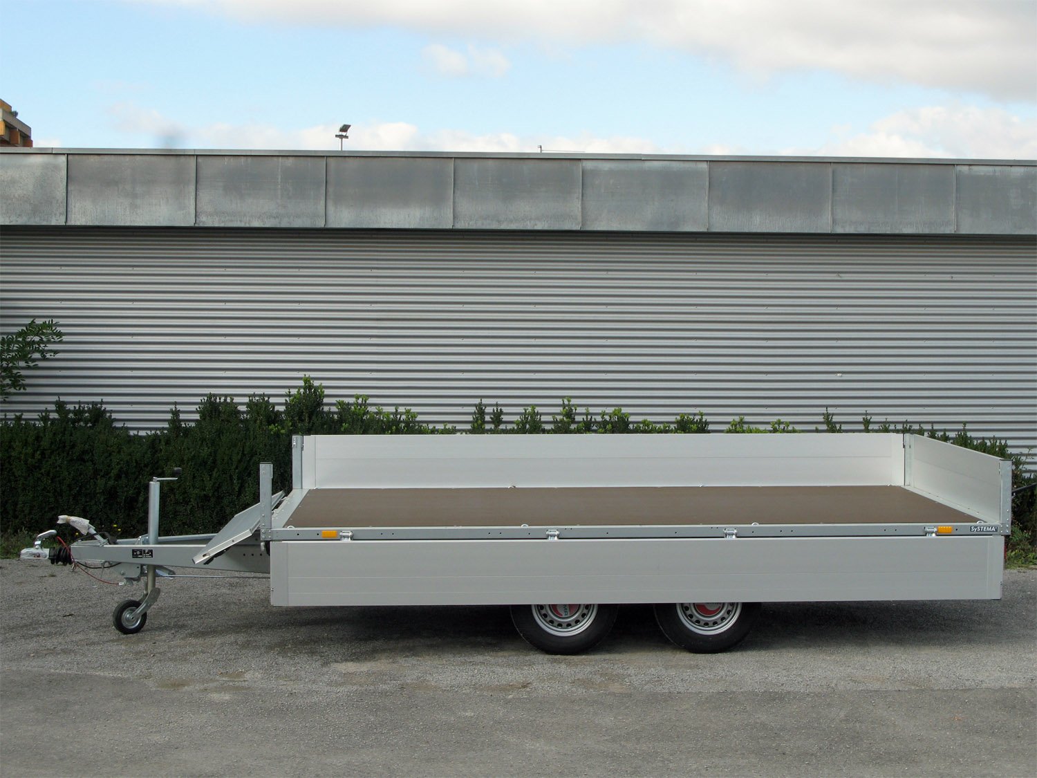STEMA Pritschenhochlader ALU SH O2 20-30-15.2 – Alu-Bordwand, 10 Zoll Fahrwerk – Ladefläche 301 × 153 cm – 2000 kg – Tandemachser – Ansicht 4