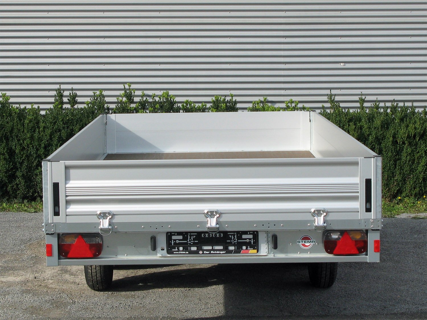 STEMA Pritschenhochlader ALU SH O2 20-30-15.2 – Alu-Bordwand, 10 Zoll Fahrwerk – Ladefläche 301 × 153 cm – 2000 kg – Tandemachser – Ansicht 5