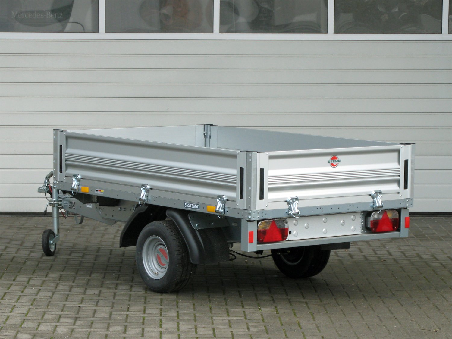 STEMA Pritschenhochlader SH O2 10-21-13.1 – Alu-Bordwand – Ladefläche 210 × 128 cm – 1000 kg – Einachser – Ansicht 3