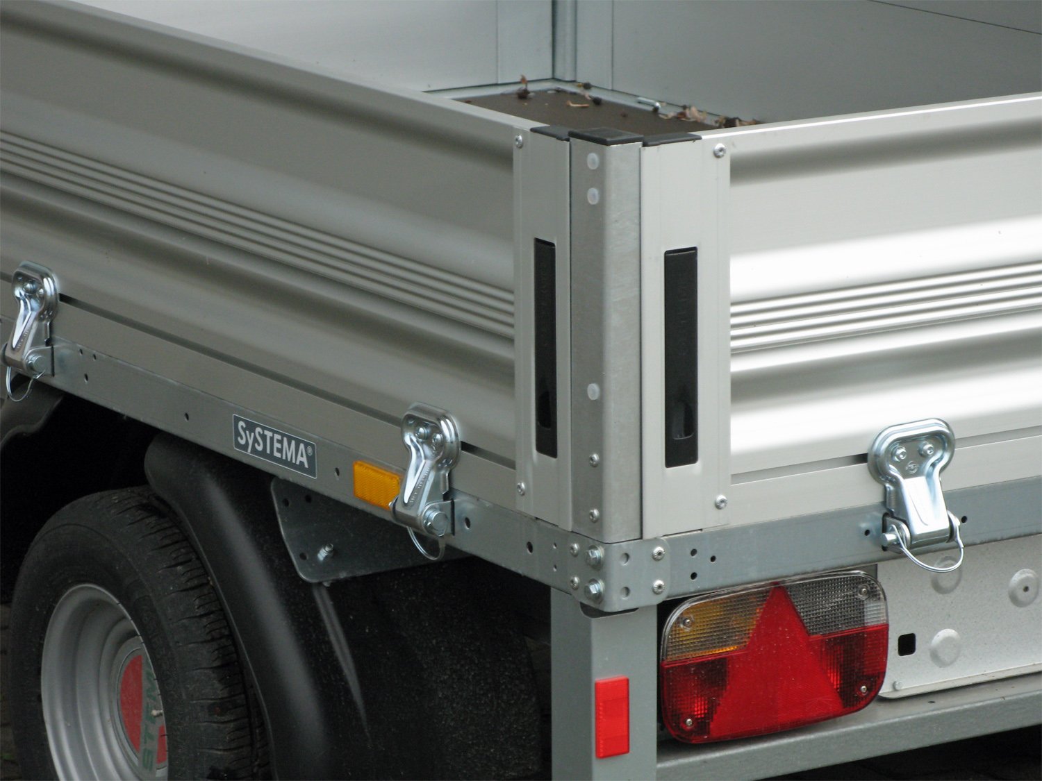 STEMA Pritschenhochlader SH O2 10-21-13.1 – Alu-Bordwand – Ladefläche 210 × 128 cm – 1000 kg – Einachser – Ansicht 5