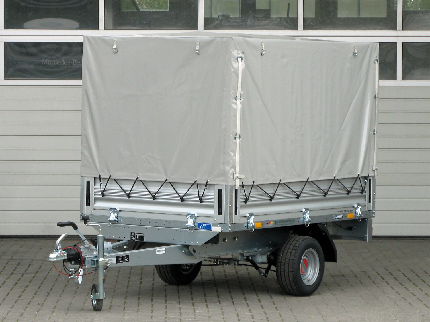 STEMA Pritschenhochlader SH O2 10-21-13.1 – Alu-Bordwand u. Hochplane – Ladefläche 210 × 128 cm – 1000 kg – Einachser – Ansicht 1