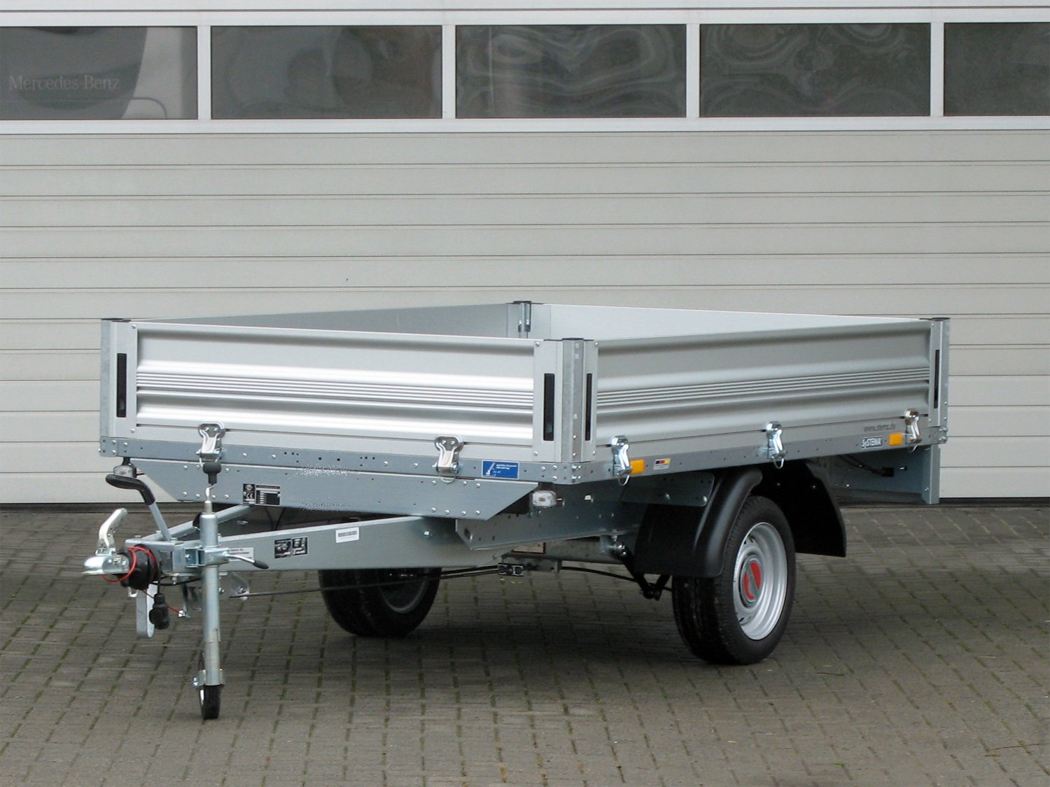 STEMA Pritschenhochlader SH O2 13-25-15.1 – Alu-Bordwand 100km/h – Ladefläche 251 × 153 cm – 1300 kg – Einachser – Ansicht 1