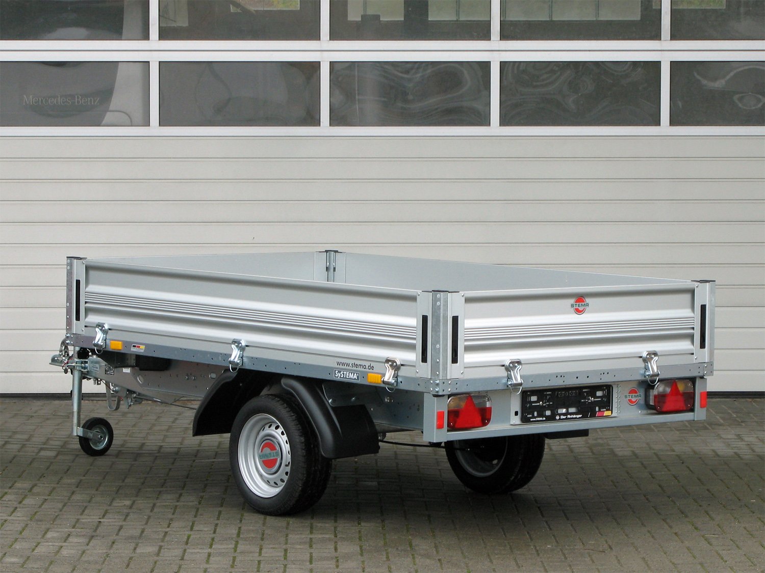 STEMA Pritschenhochlader SH O2 13-25-15.1 – Alu-Bordwand 100km/h – Ladefläche 251 × 153 cm – 1300 kg – Einachser – Ansicht 3