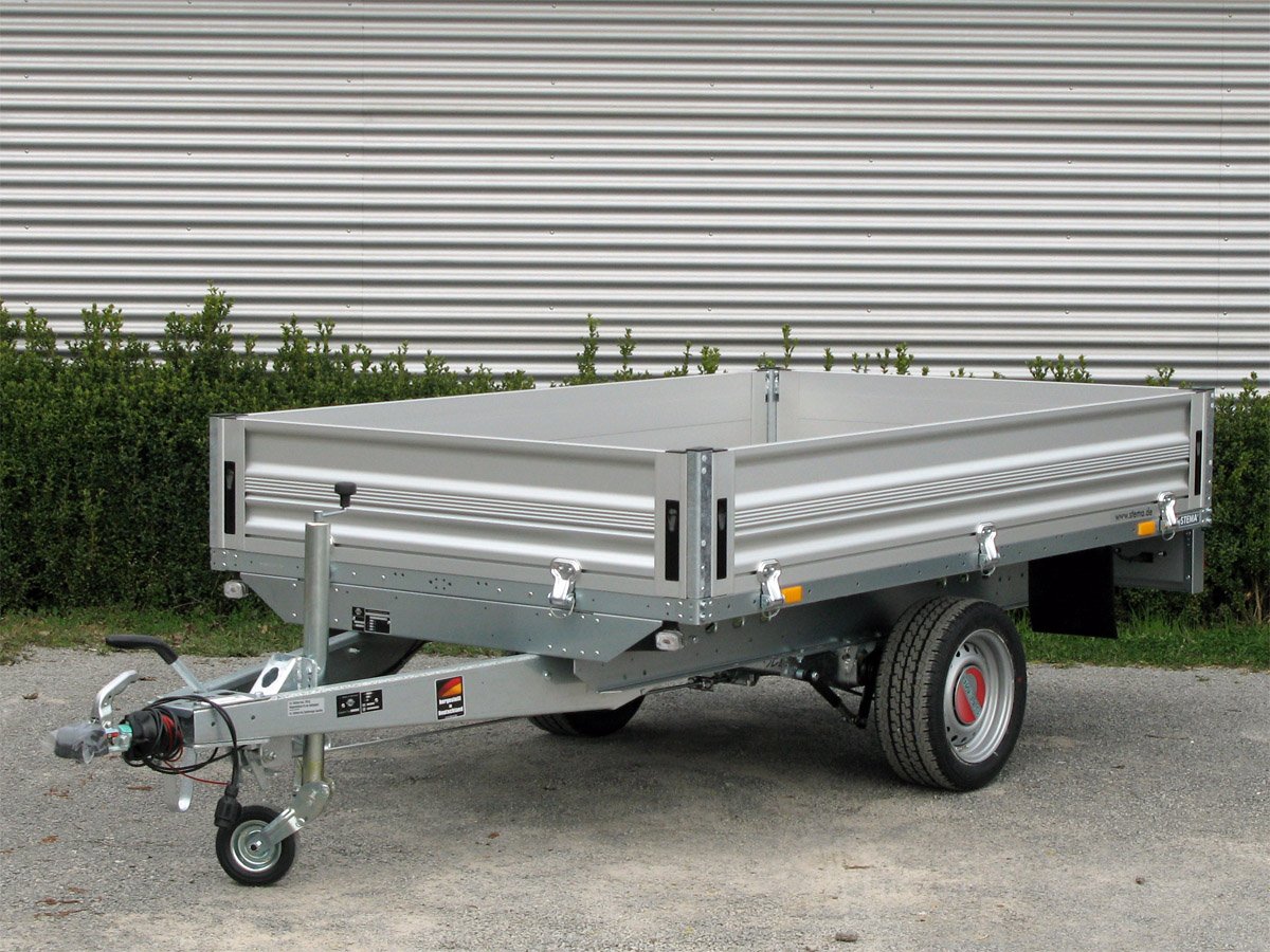 STEMA Pritschenhochlader SH O2 15-25-15.1 – Alu-Bordwand – Ladefläche 251 × 153 cm – 1500 kg – Einachser – Ansicht 1