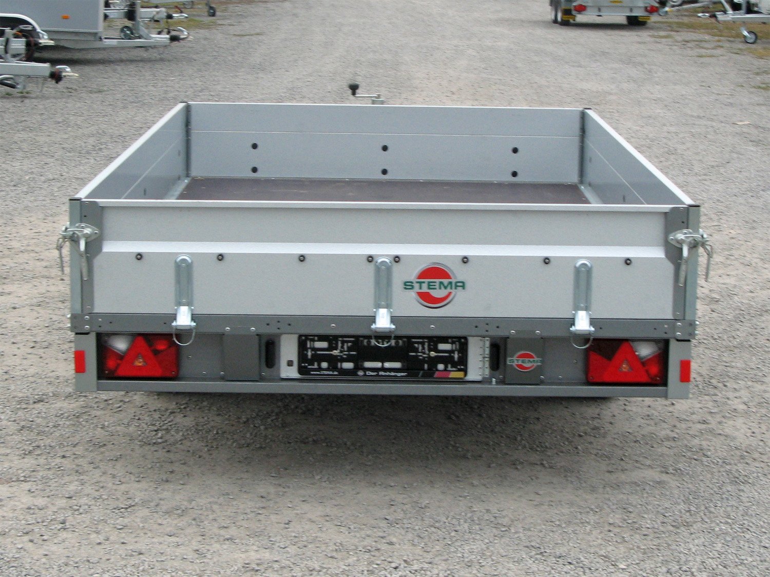 STEMA Pritschenhochlader SH O2 15-30-18.1 – niedriges Fahrwerk 100km/h – Ladefläche 301 × 183 cm – 1500 kg – Einachser – Ansicht 4
