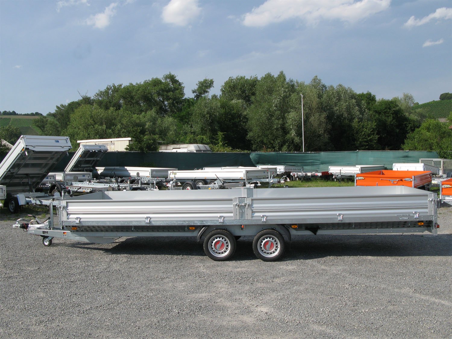 STEMA Pritschenhochlader SH O2 35-62-22.2 – 100 km/h und Alu-Bordwand – Ladefläche 610 × 214 cm – 3500 kg – Tandemachser – Ansicht 3