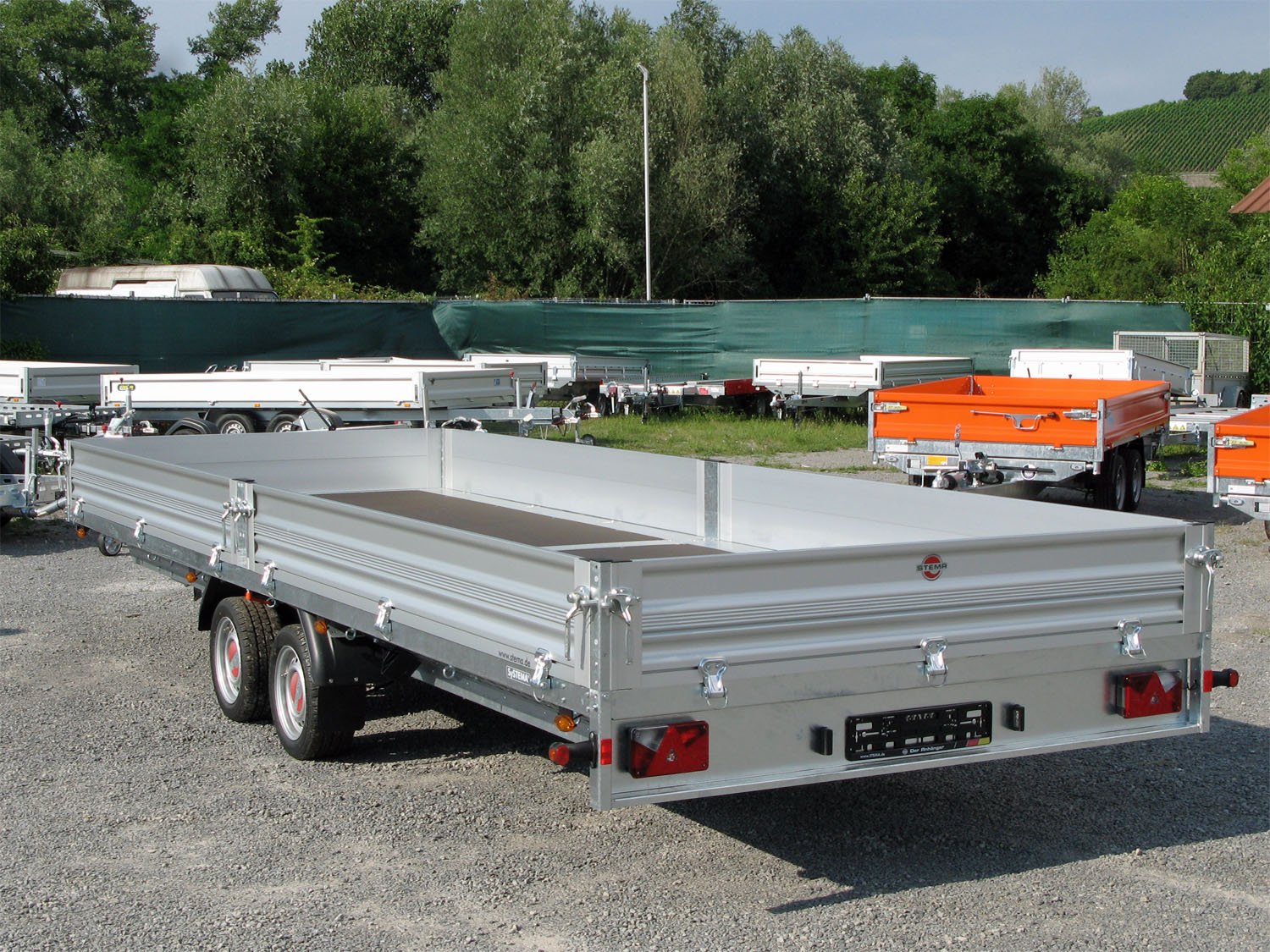 STEMA Pritschenhochlader SH O2 35-62-22.2 – 100 km/h und Alu-Bordwand – Ladefläche 610 × 214 cm – 3500 kg – Tandemachser – Ansicht 4