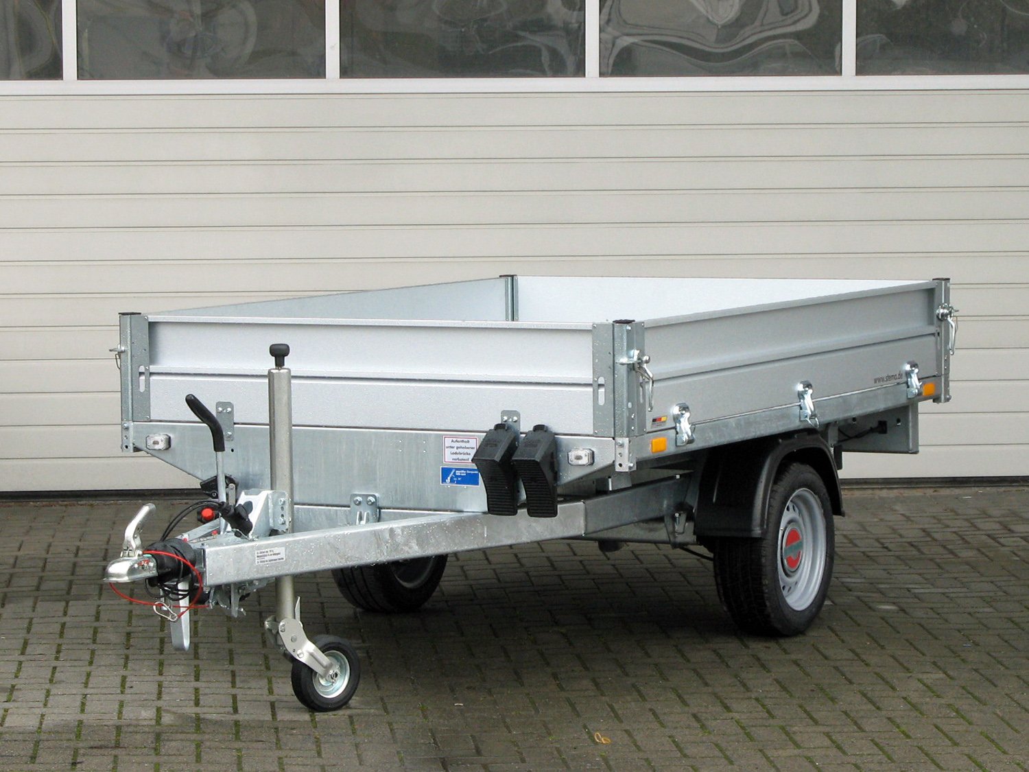 STEMA Rückwärtskipper RKE O2 13-27-15.1 – ROKO1 Heckkipper mit Handpumpe – Ladefläche 271 × 153 cm – 1300 kg – Einachser – Ansicht 4