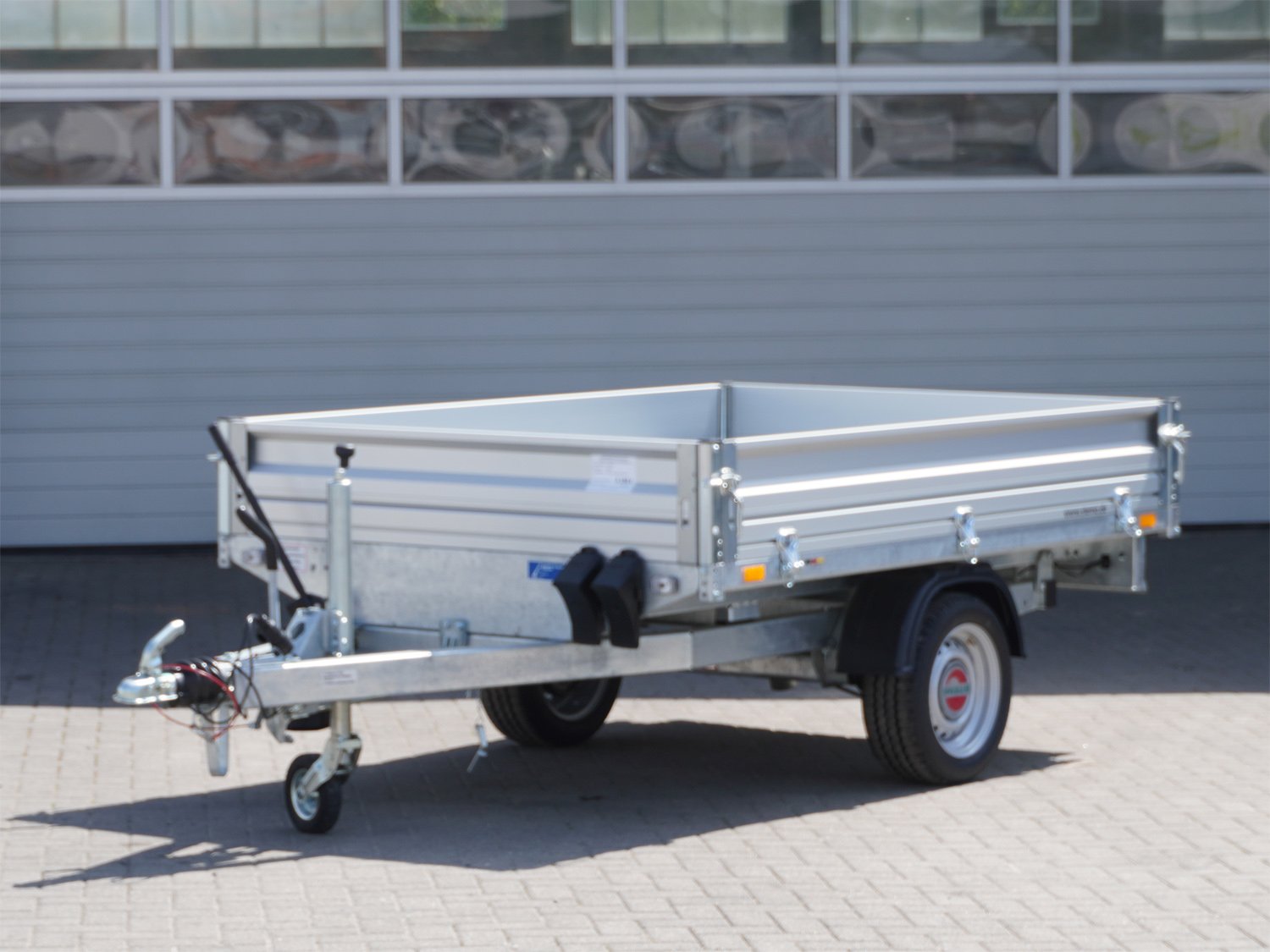 STEMA Rückwärtskipper RKE O2 18-27-15.1 ALU – ROKO1 Heckkipper mit Handpumpe – Ladefläche 271 × 153 cm – 1800 kg – Einachser – Ansicht 4