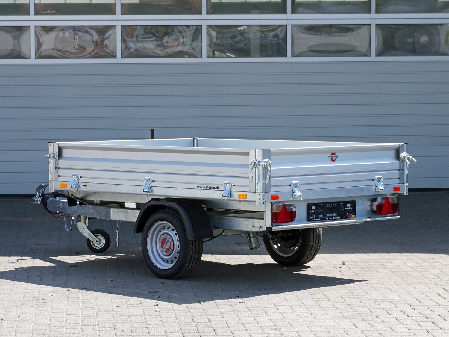 STEMA Rückwärtskipper RKE O2 18-27-15.1 ALU – ROKO1 Heckkipper mit Handpumpe – Ladefläche 271 × 153 cm – 1800 kg – Einachser – Ansicht 5