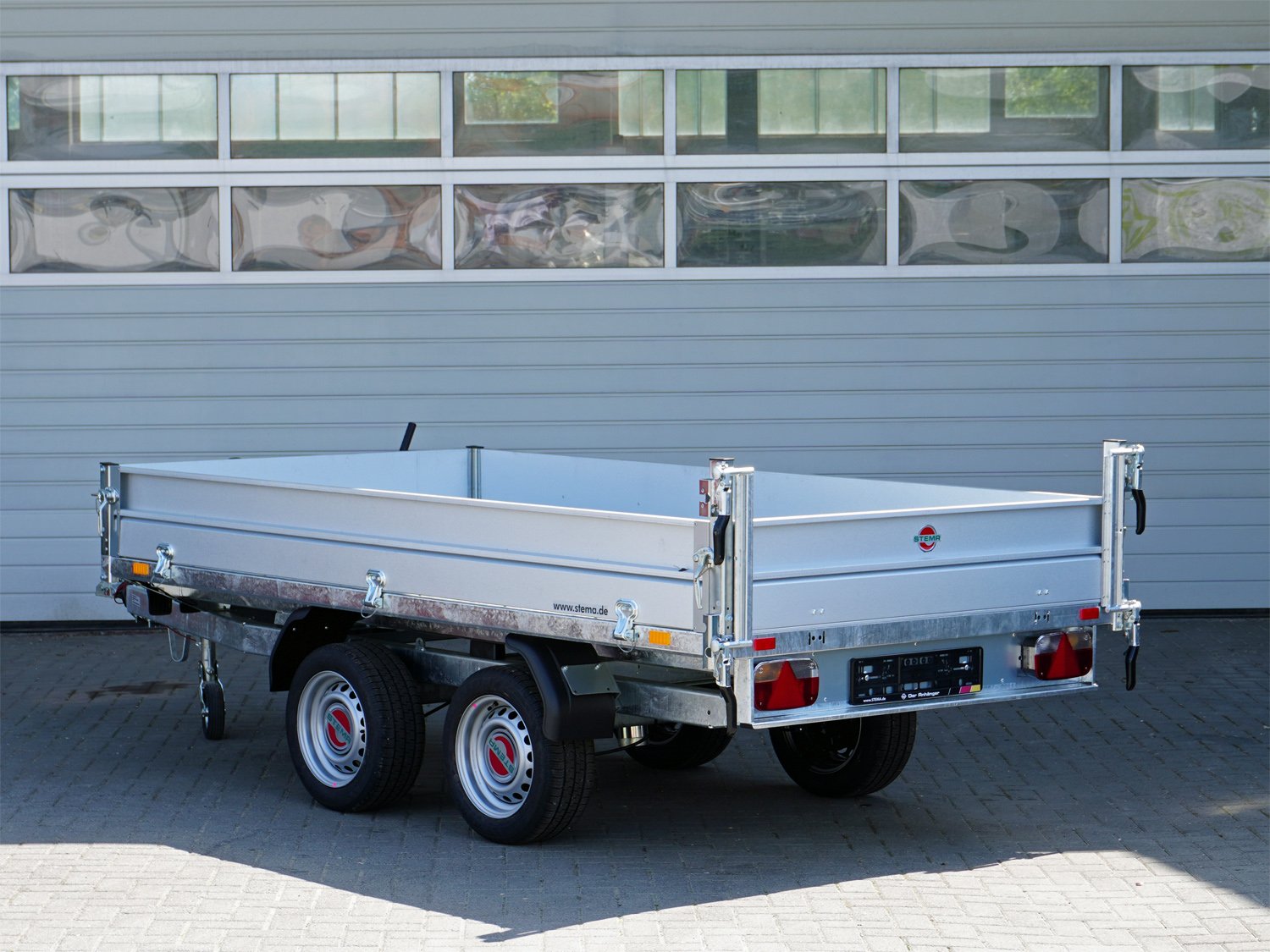 STEMA Rückwärtskipper RKE O2 27-30-15.2 – ROKO1 Heckkipper mit Handpumpe – Ladefläche 301 × 153 cm – 2700 kg – Tandemachser – Ansicht 5