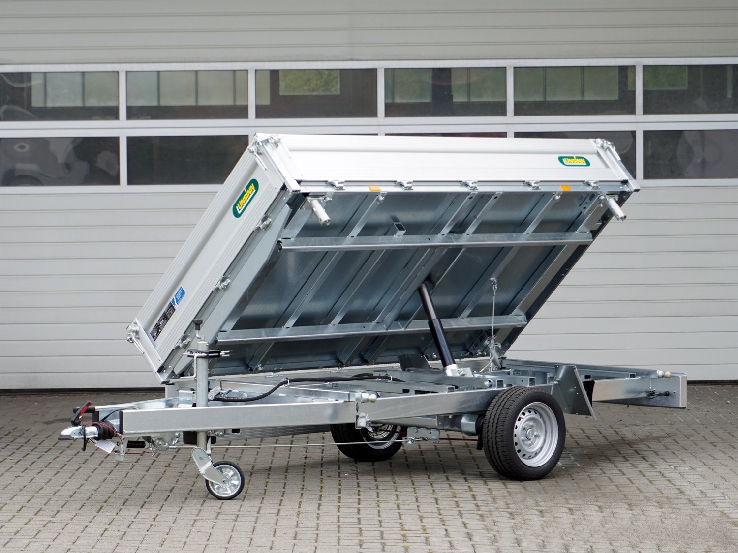 Unsinn 3-Seiten-Kipper UDK 2715-18-13 – Stahlboden, Pumpless-System – Ladefläche 276 × 150 cm – 1800 kg – Einachser – Ansicht 1