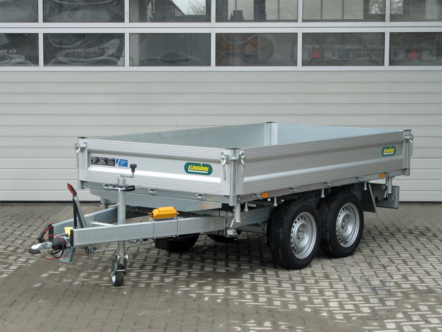 Unsinn 3-Seiten-Kipper UDK 2715-26-14 – Stahlboden E-Pumpe 10 Zurrpins Spinlock – Ladefläche 276 × 150 cm – 2600 kg – Tandemachser – Ansicht 4