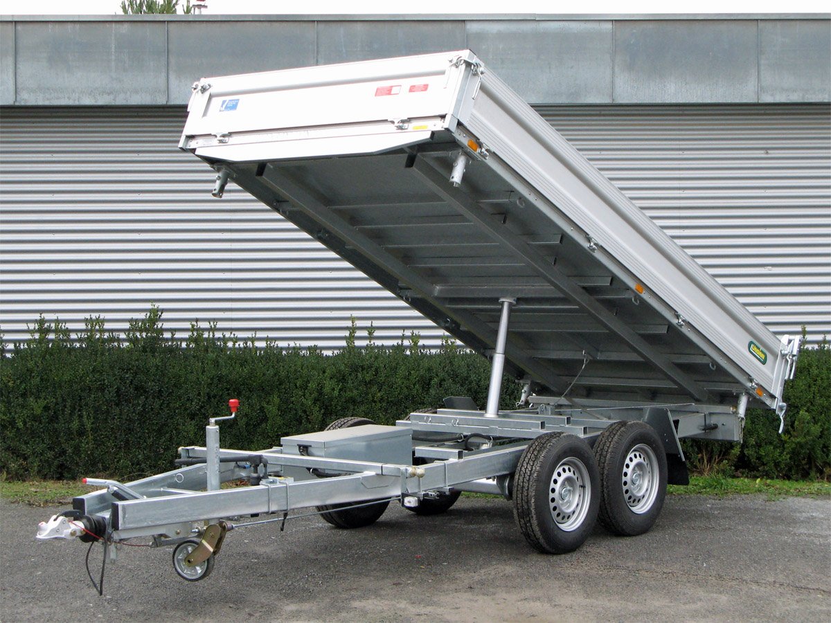Unsinn 3-Seiten-Kipper UDK 3017-26-13 – Stahlboden E Pumpe, 10 Zurrpins Spinlock – Ladefläche 306 × 175 cm – 2600 kg – Tandemachser – Ansicht 3