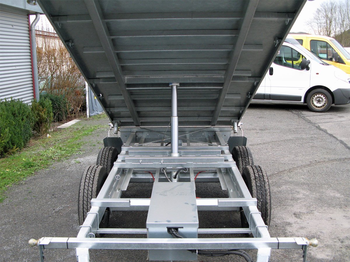 Unsinn 3-Seiten-Kipper UDK 3017-26-13 – Stahlboden E Pumpe, 10 Zurrpins Spinlock – Ladefläche 306 × 175 cm – 2600 kg – Tandemachser – Ansicht 5