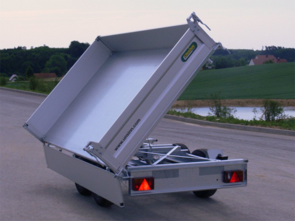 Unsinn 3-Seiten-Kipper UDK 3020-26-14 – Stahlboden E Pumpe 10 Zurrpins Spinlock – Ladefläche 306 × 204 cm – 2600 kg – Tandemachser – Ansicht 3