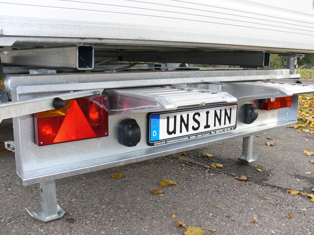 Unsinn 3-Seiten-Kipper UDK 3020-26-14 – Stahlboden E Pumpe 10 Zurrpins Spinlock – Ladefläche 306 × 204 cm – 2600 kg – Tandemachser – Ansicht 4
