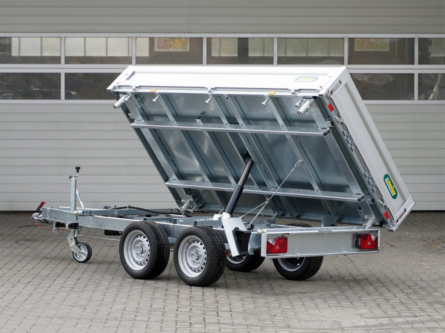 Unsinn 3-Seiten-Kipper WEB DK 2715-26-13 – Pumpless-System Spinnlock System – Ladefläche 276 × 150 cm – 2600 kg – Tandemachser – Ansicht 2
