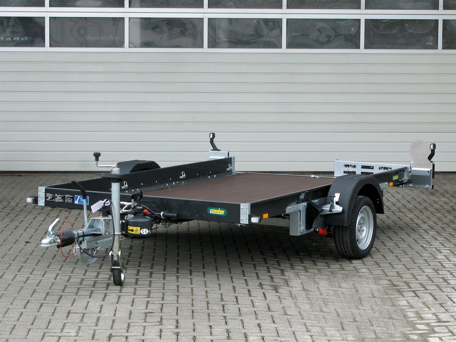 Unsinn Absenkanhänger UA 3118-15-13 – Absenkanhänger 100km/h – Ladefläche 315 × 180 cm – 1500 kg – Einachser – Ansicht 1