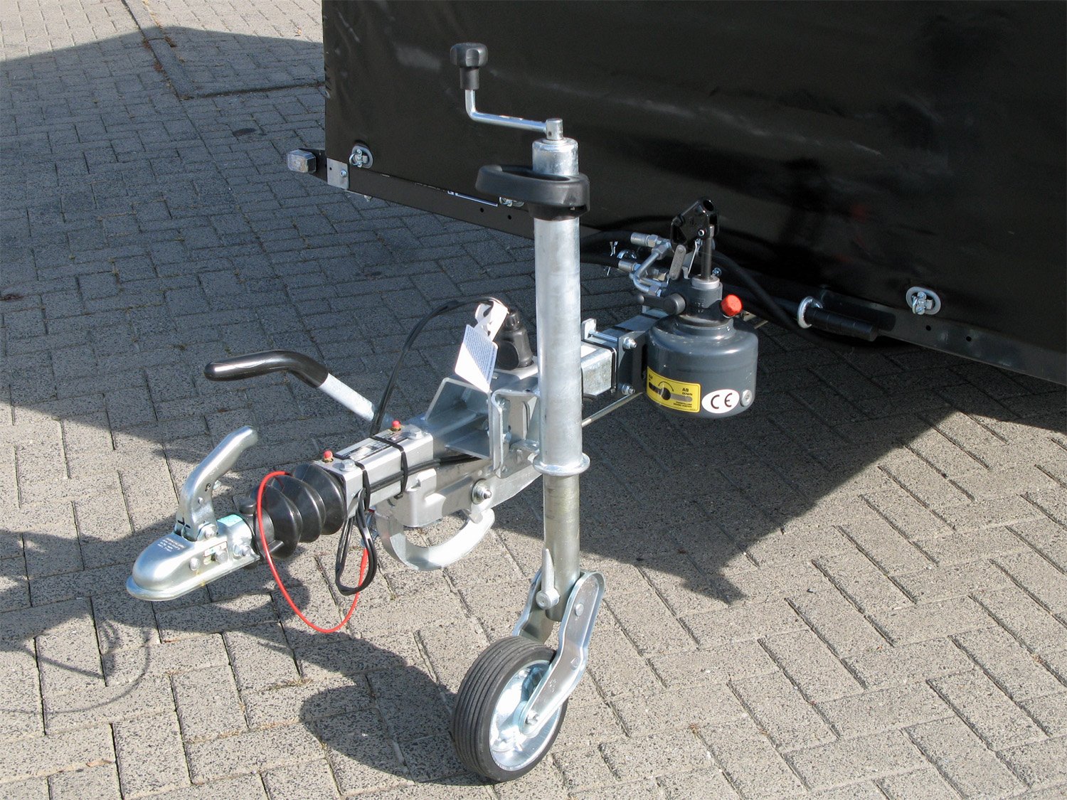 Unsinn Absenkanhänger UA 3118-15-13 – Planenaufbau Absenkanhänger 100km/h – Ladefläche 315 × 180 cm – 1500 kg – Einachser – Ansicht 5