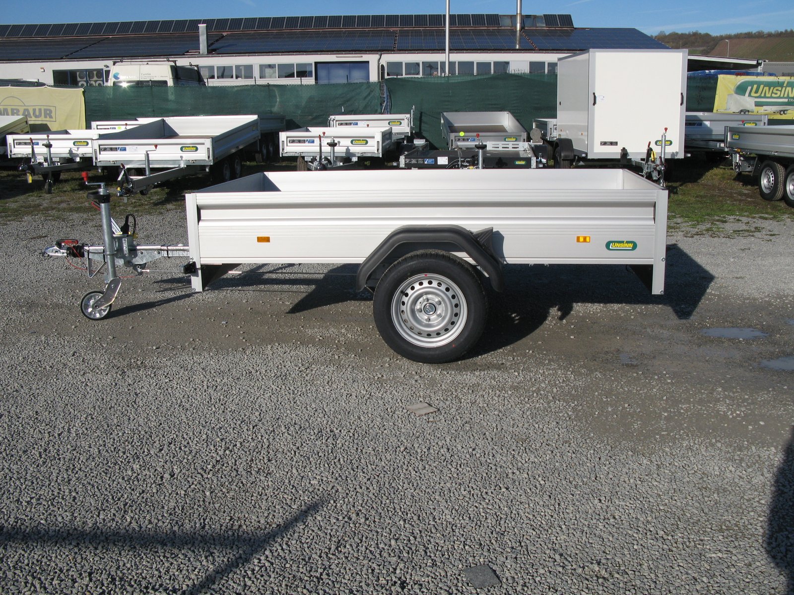 Unsinn Kastenanhänger UT 2514-13-14 – Frontklappe und 100 km/h – Ladefläche 250 × 140 cm – 1300 kg – Einachser – Ansicht 3