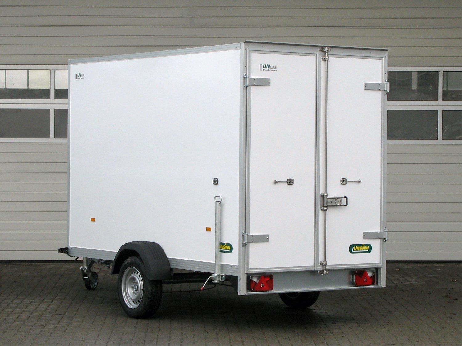 Unsinn Kofferanhänger UKU 301519-14-14 – Facelift 2026 / Lüftungsgitter, 100km/h – Ladefläche 305 × 157 cm – 1400 kg – Einachser – Ansicht 3