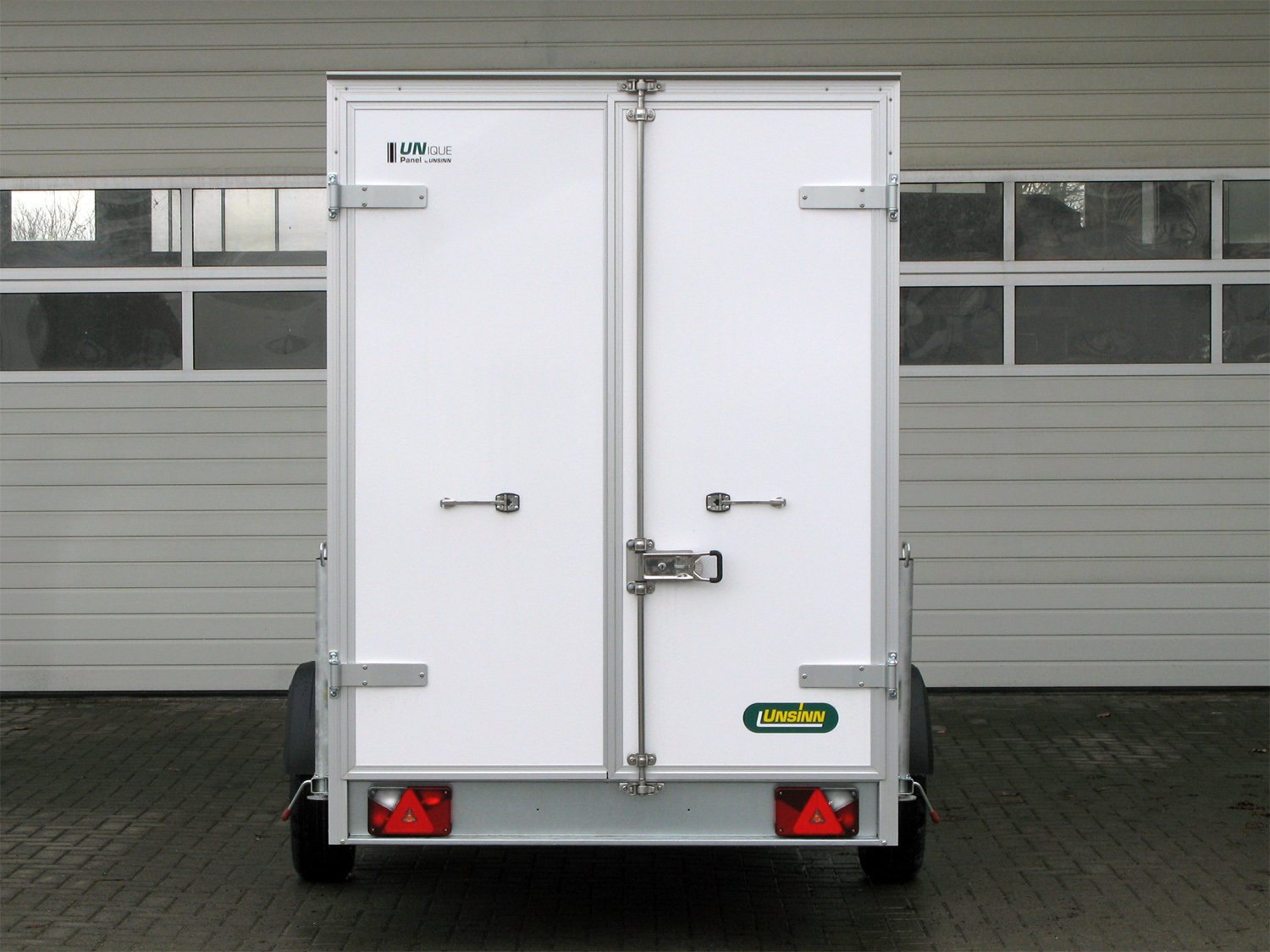 Unsinn Kofferanhänger UKU 301519-14-14 – Facelift 2026 / Lüftungsgitter, 100km/h – Ladefläche 305 × 157 cm – 1400 kg – Einachser – Ansicht 4