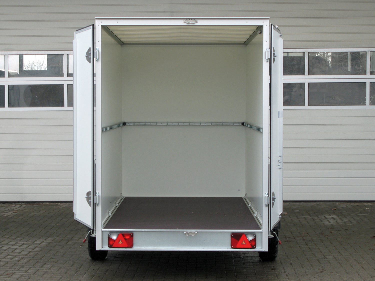Unsinn Kofferanhänger UKU 301519-14-14 – Facelift 2026 / Lüftungsgitter, 100km/h – Ladefläche 305 × 157 cm – 1400 kg – Einachser – Ansicht 5