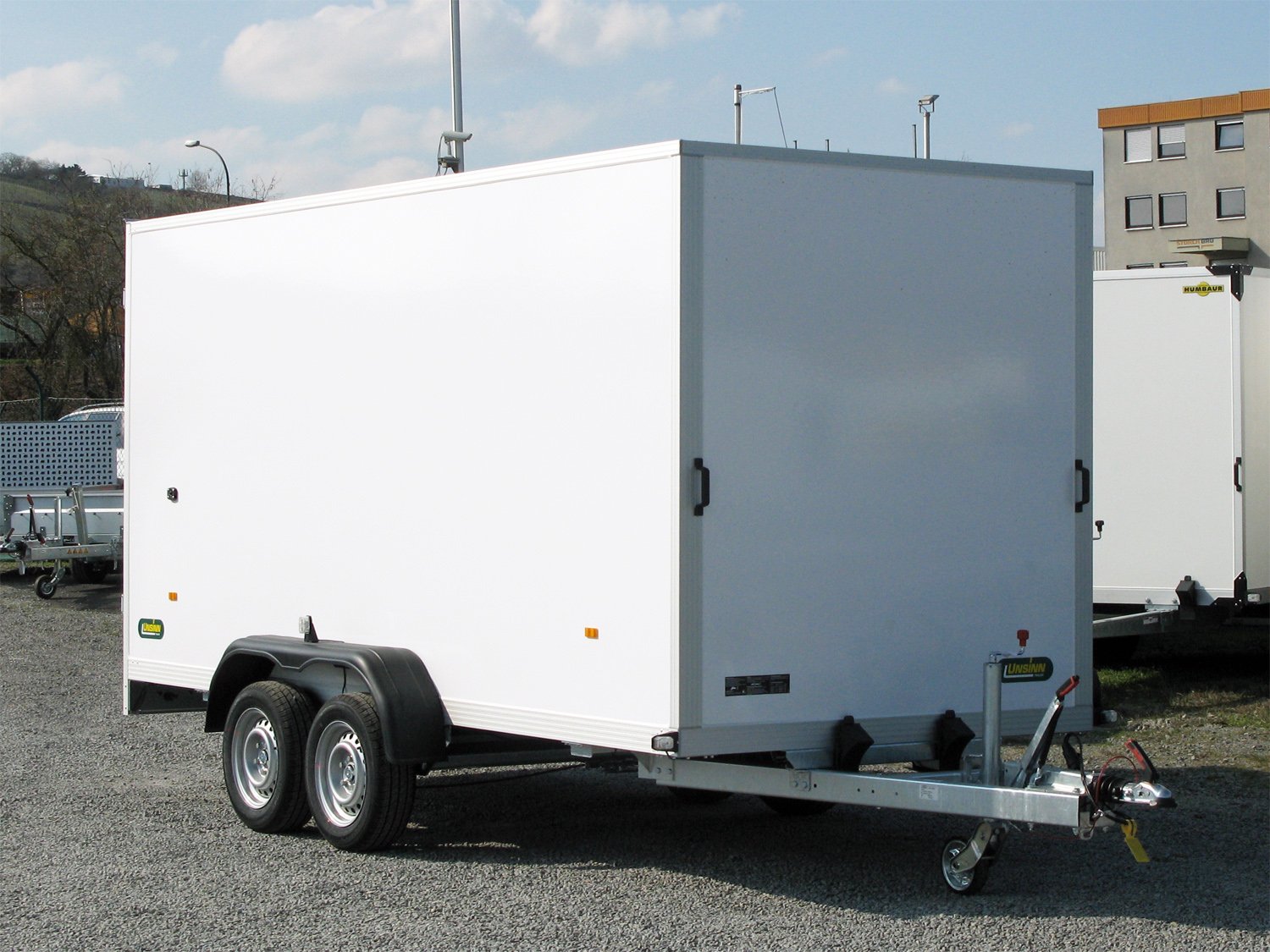 Unsinn Kofferanhänger UKU 421719-30-14 – Ladefläche 426 × 175 cm – 3000 kg – Tandemachser – Ansicht 1