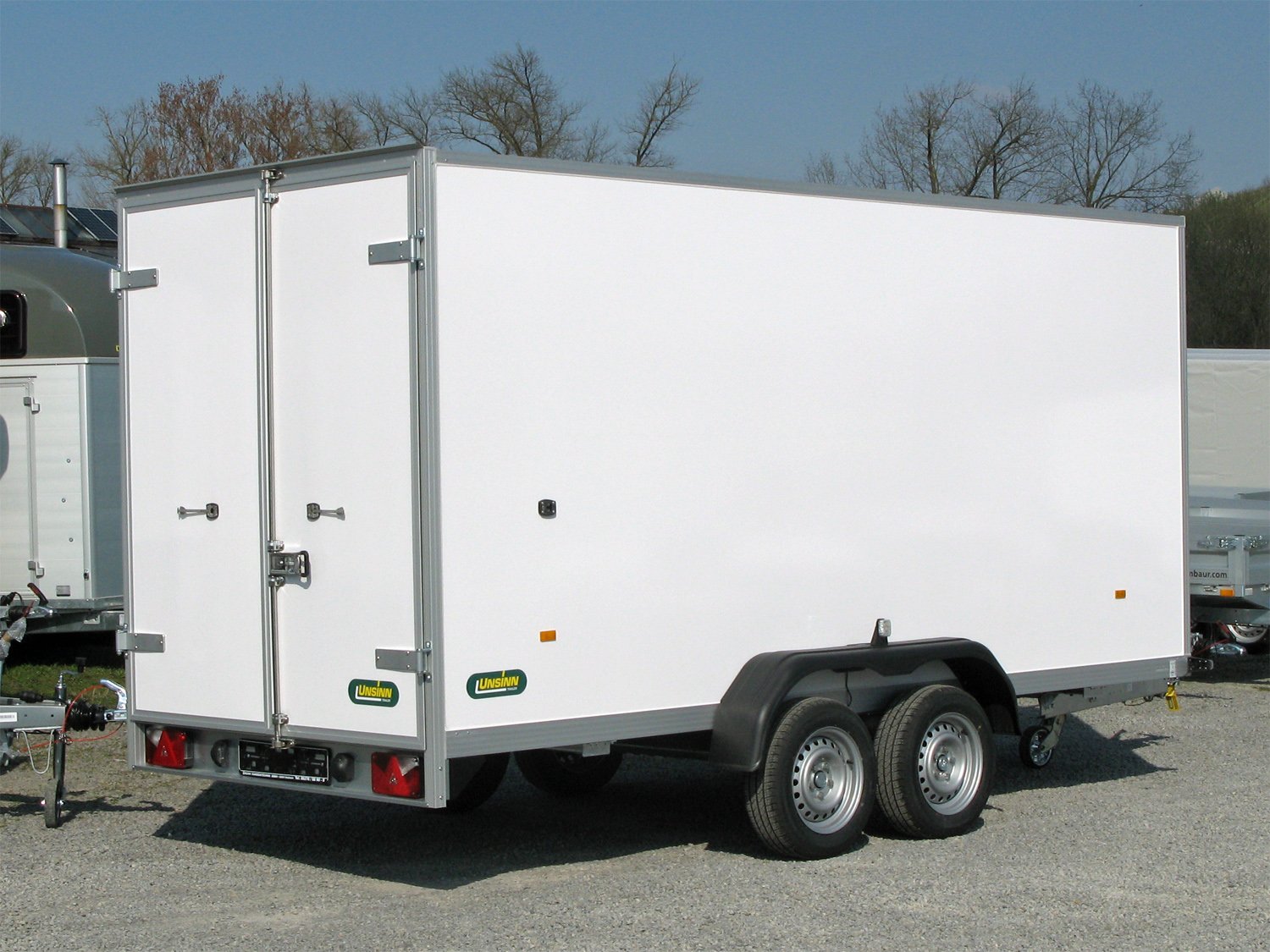 Unsinn Kofferanhänger UKU 421719-30-14 – Ladefläche 426 × 175 cm – 3000 kg – Tandemachser – Ansicht 3