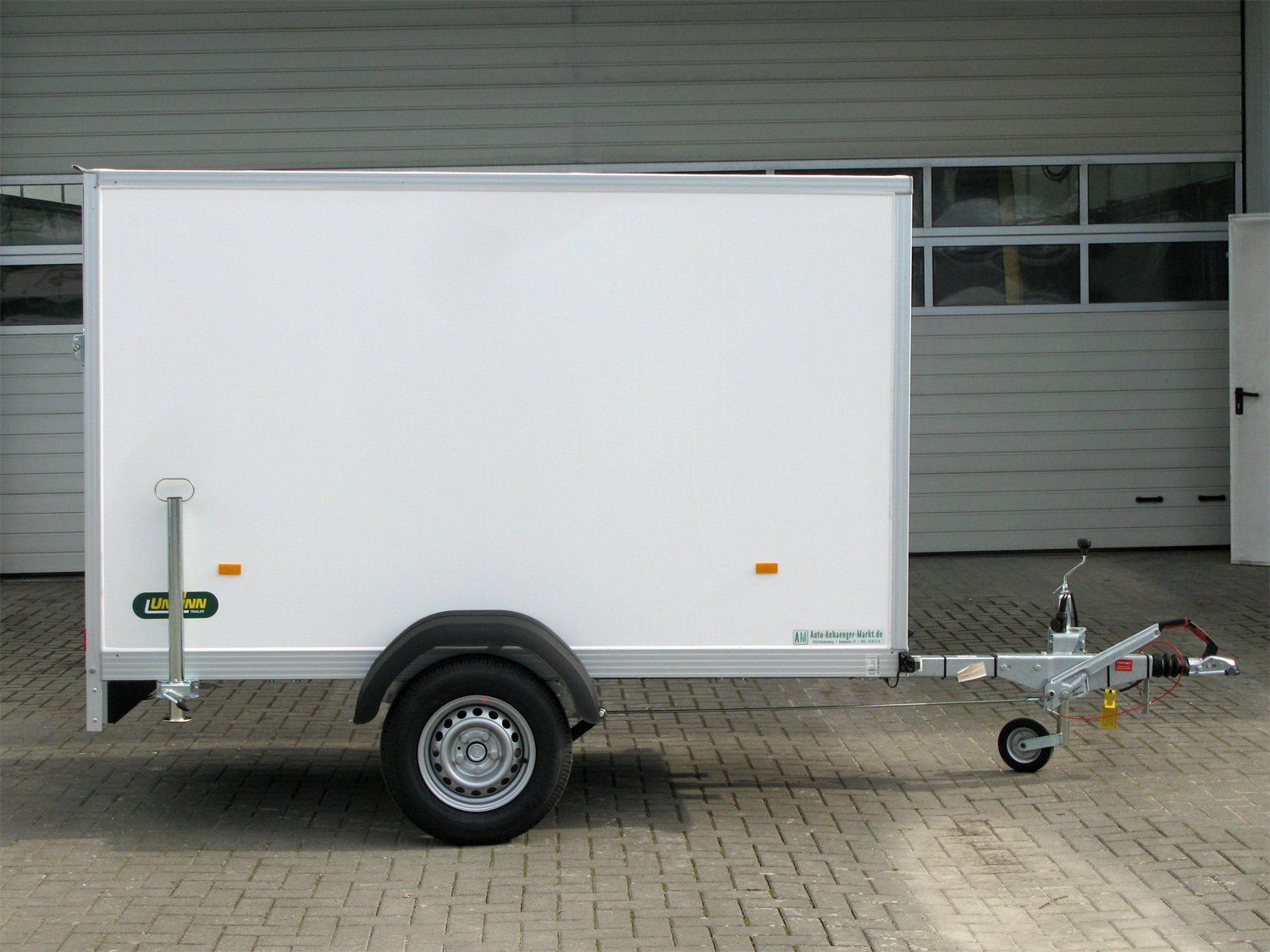Unsinn Kofferanhänger WEB 42 K 251215-13-13 – Rampe, 1-Achs, gebremst – Ladefläche 255 × 128 cm – 1300 kg – Einachser – Ansicht 3