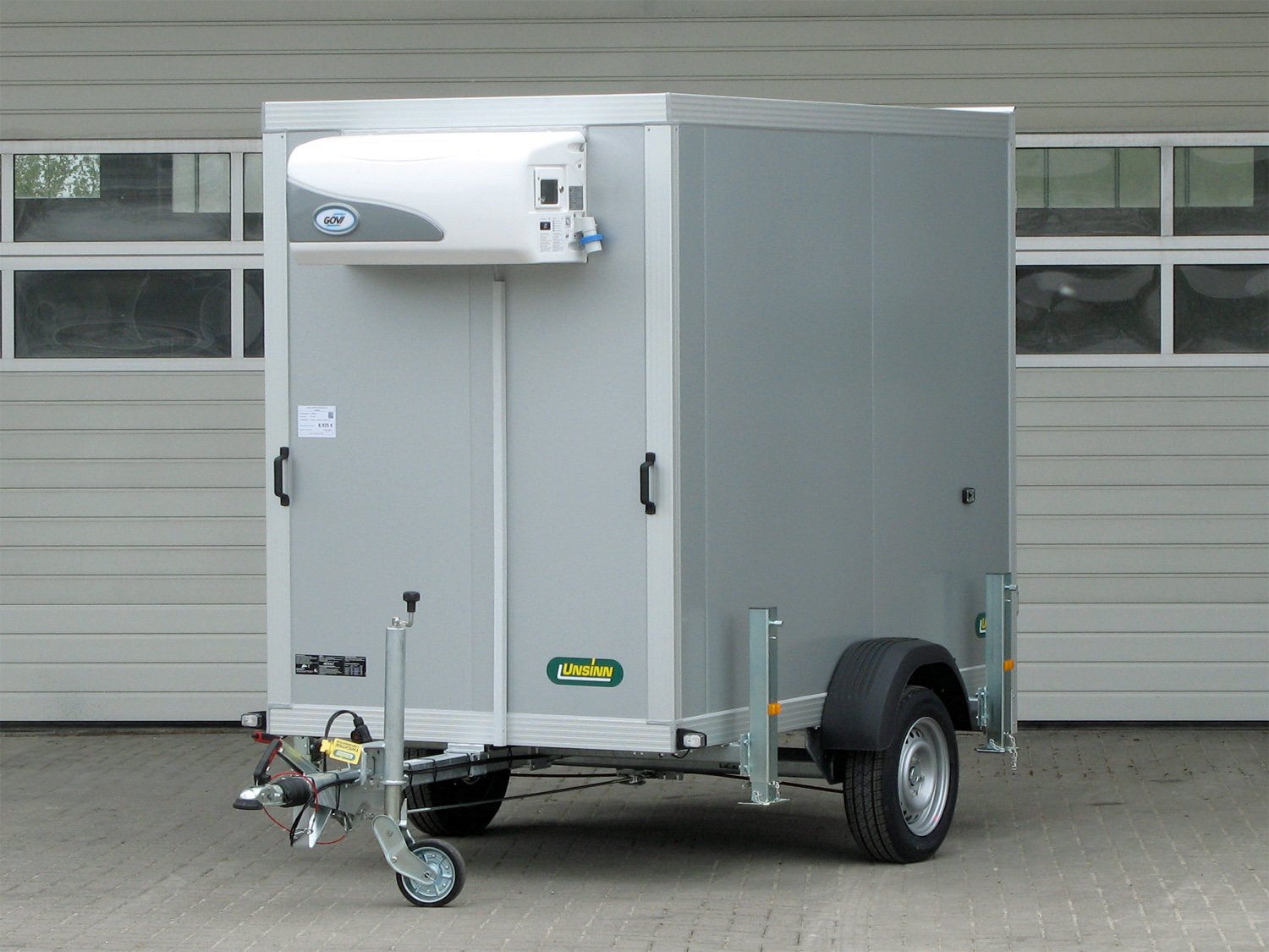 Unsinn Kühlkoffer UKT 6C 2513-13-14 – Tieflader – Ladefläche 250 × 135 cm – 1300 kg – Einachser – Ansicht 1