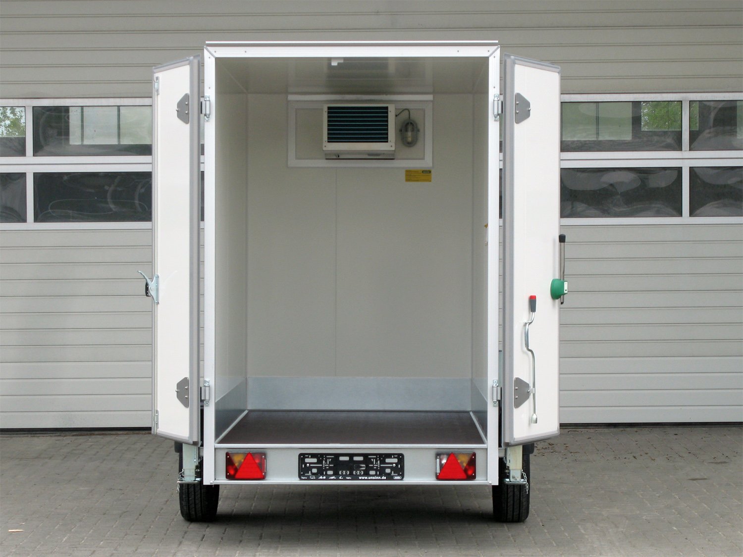 Unsinn Kühlkoffer UKT 6C 2513-13-14 – Tieflader – Ladefläche 250 × 135 cm – 1300 kg – Einachser – Ansicht 5
