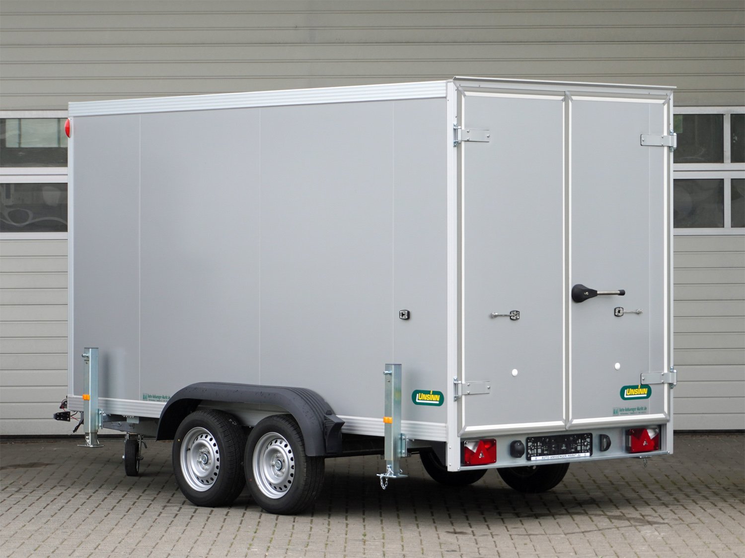 Unsinn Kühlkoffer UKT 6C 3015-26-14 – Tieflader – Ladefläche 300 × 150 cm – 2600 kg – Tandemachser – Ansicht 3
