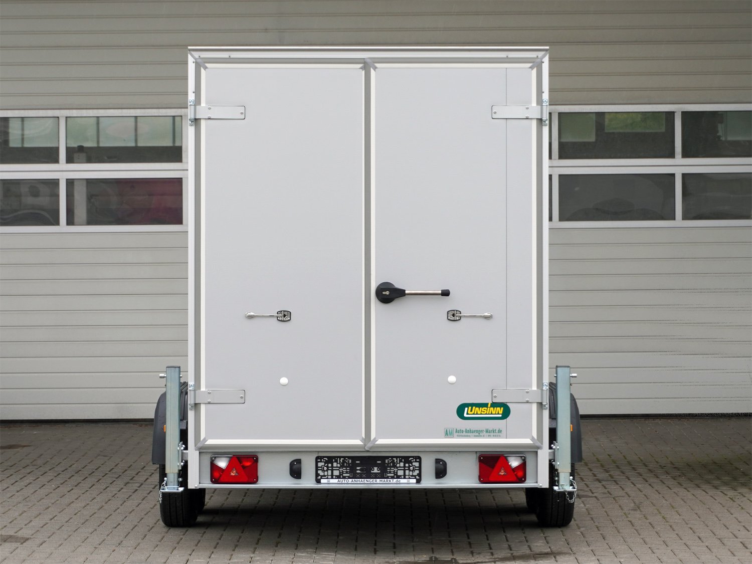 Unsinn Kühlkoffer UKT 6C 3015-26-14 – Tieflader – Ladefläche 300 × 150 cm – 2600 kg – Tandemachser – Ansicht 4