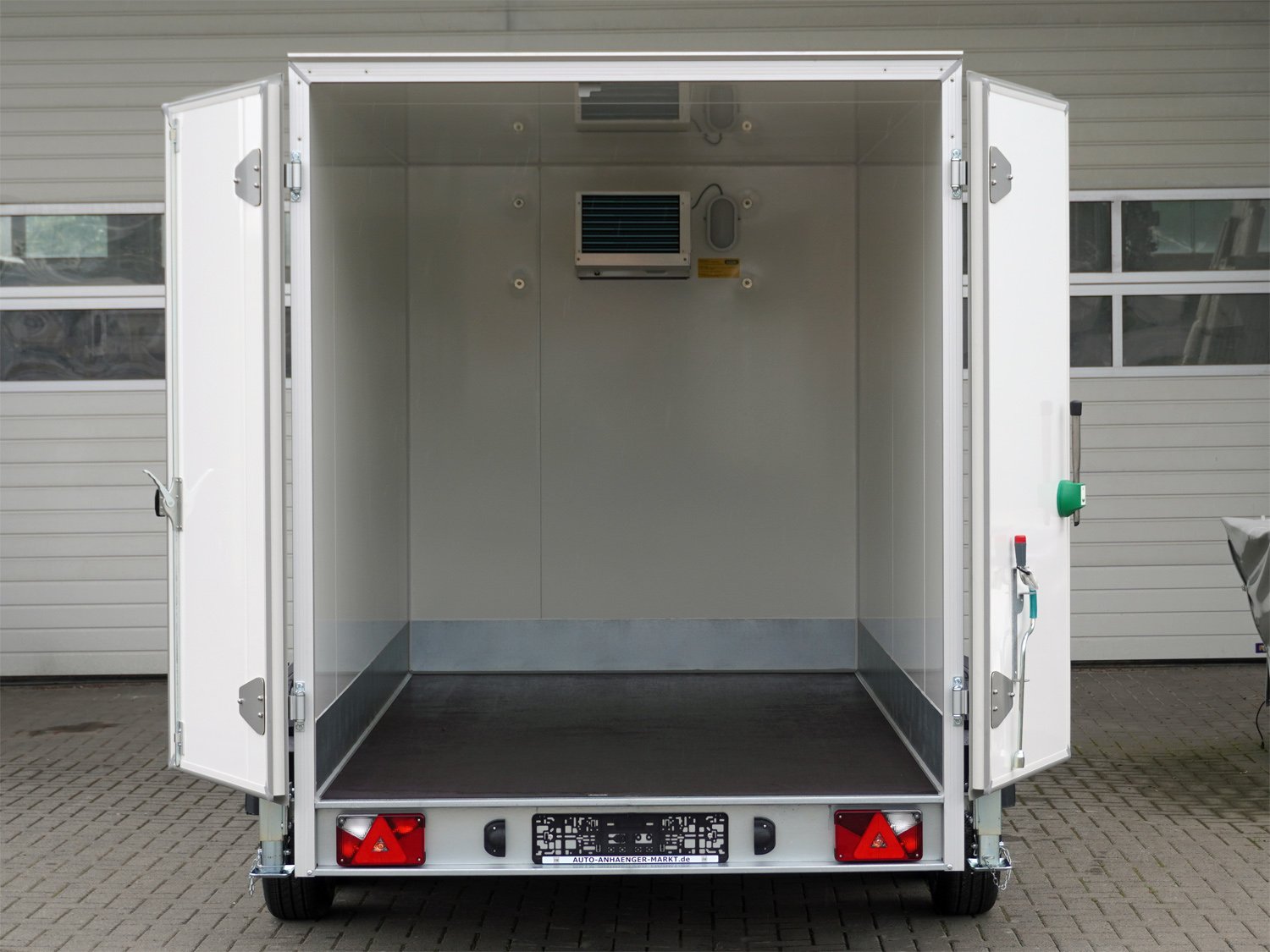 Unsinn Kühlkoffer UKT 6C 3015-26-14 – Tieflader – Ladefläche 300 × 150 cm – 2600 kg – Tandemachser – Ansicht 5
