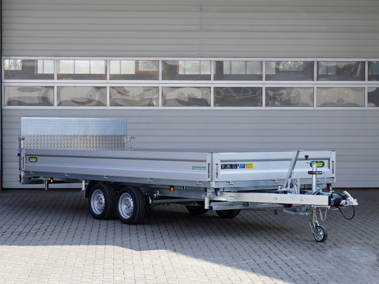 Unsinn Maschinentransporter UMZ 4820-35-13 – Kipper u Transporter m. E-Hydraulik – Ladefläche 486 × 204 cm – 3500 kg – Tandemachser – Ansicht 4