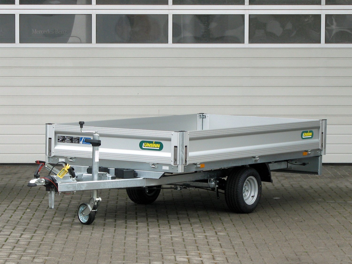 Unsinn Pritschenhochlader UH 2715-13-10 – incl 100km/h – Ladefläche 276 × 150 cm – 1350 kg – Einachser – Ansicht 1