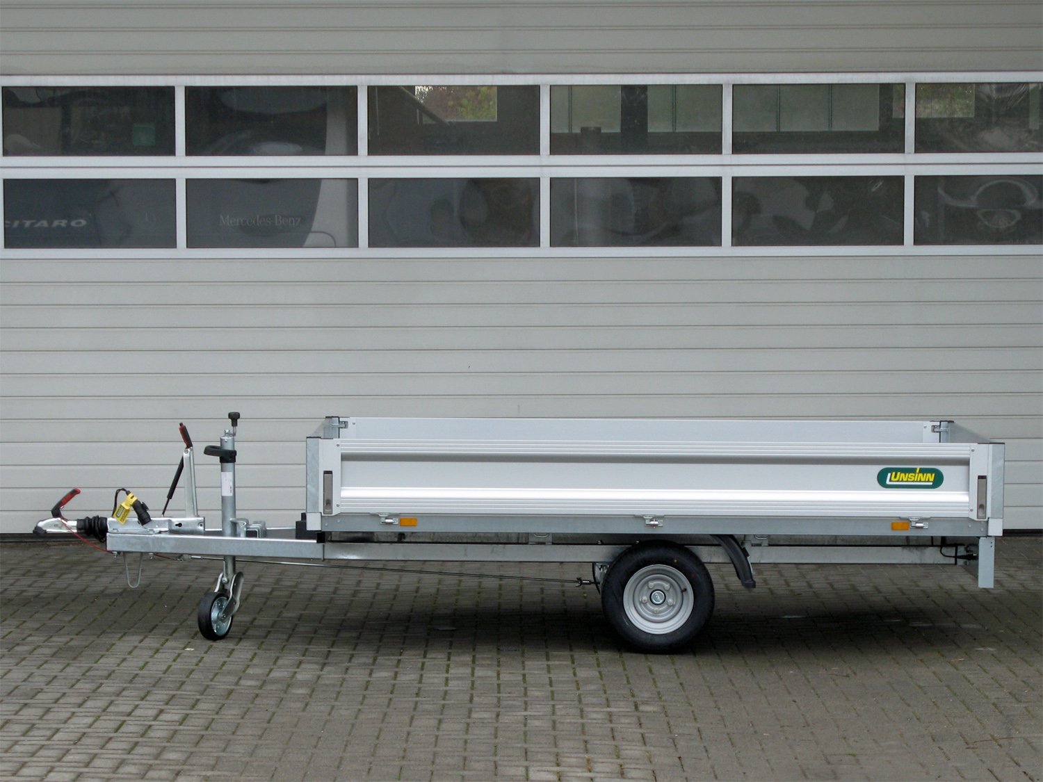 Unsinn Pritschenhochlader UH 2715-13-10 – incl 100km/h – Ladefläche 276 × 150 cm – 1350 kg – Einachser – Ansicht 2