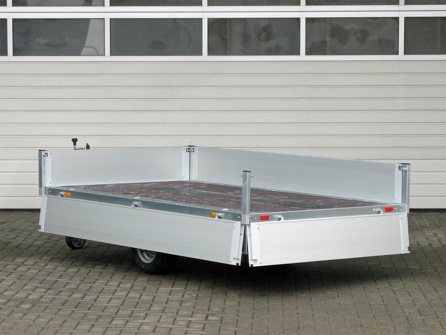 Unsinn Pritschenhochlader UH 2715-13-10 – incl 100km/h – Ladefläche 276 × 150 cm – 1350 kg – Einachser – Ansicht 4