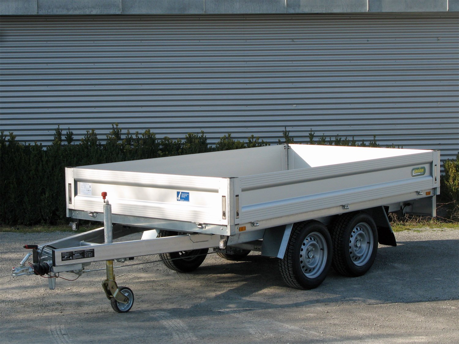 Unsinn Pritschenhochlader UH 3020-26-14 – Ladefläche 306 × 204 cm – 2600 kg – Tandemachser – Ansicht 1