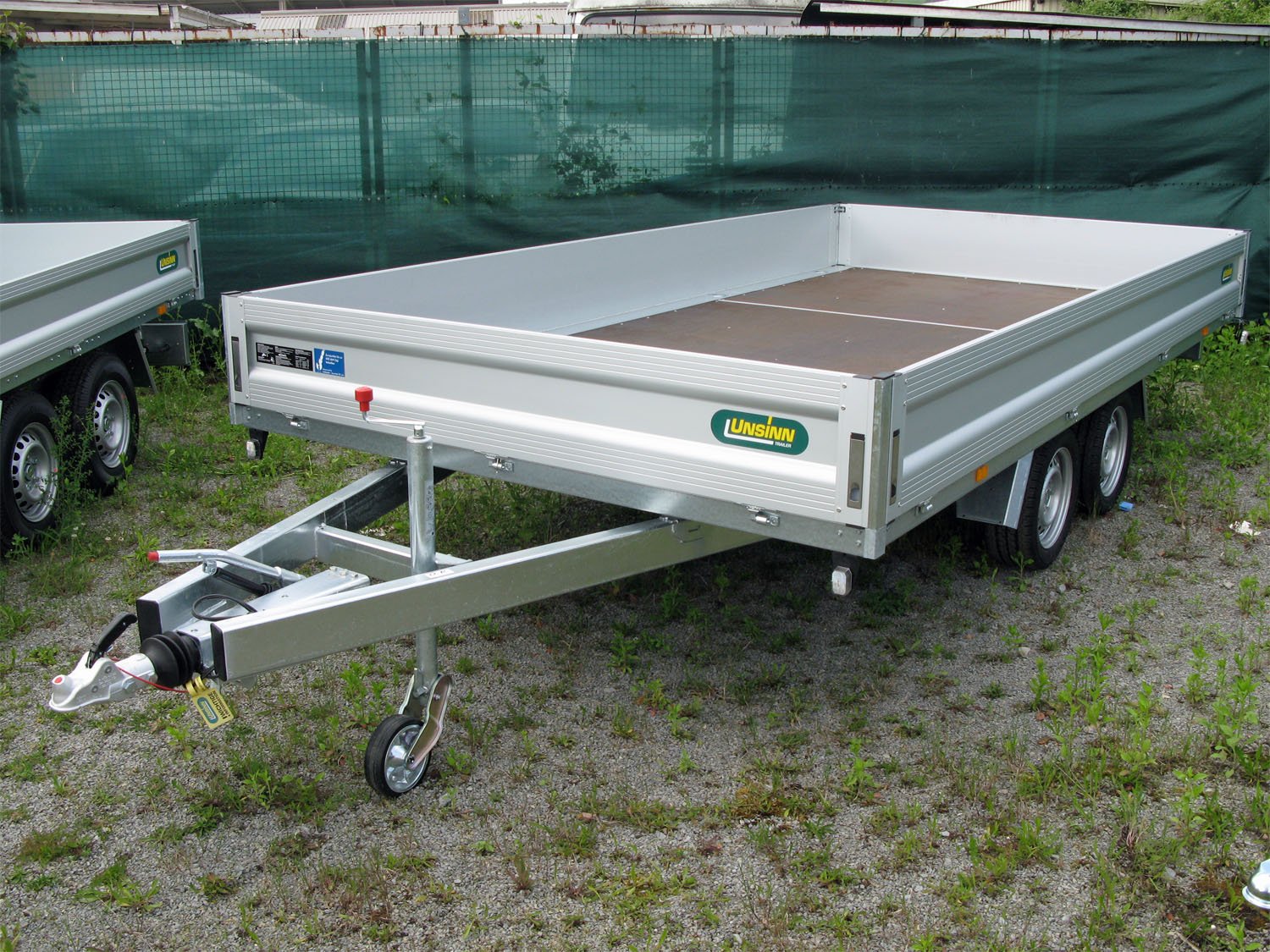 Unsinn Pritschenhochlader UH 4222-30-13 – Ladefläche 426 × 204 cm – 3000 kg – Tandemachser – Ansicht 1