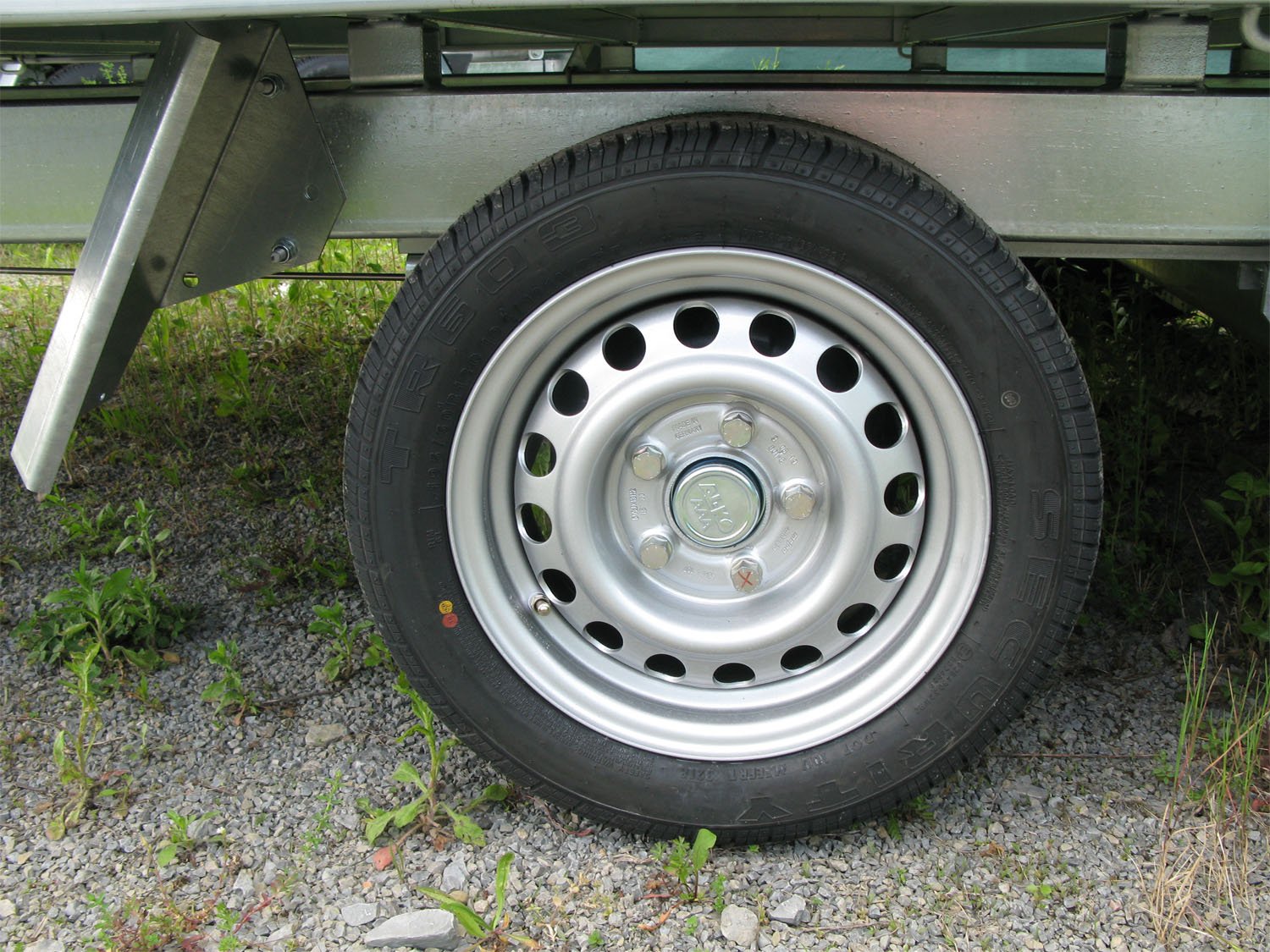 Unsinn Pritschenhochlader UH 4222-30-13 – Ladefläche 426 × 204 cm – 3000 kg – Tandemachser – Ansicht 5