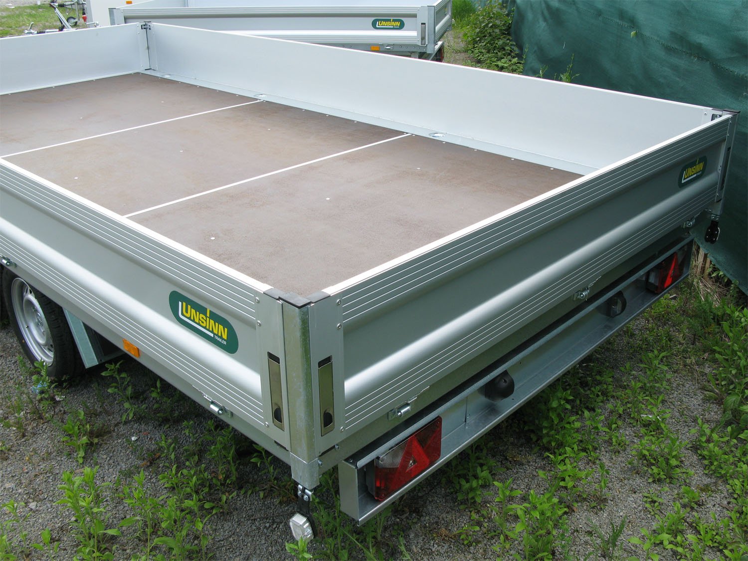 Unsinn Pritschenhochlader UH 4222-35-13 – 4260 x 2200 – Ladefläche 426 × 220 cm – 3500 kg – Tandemachser – Ansicht 2
