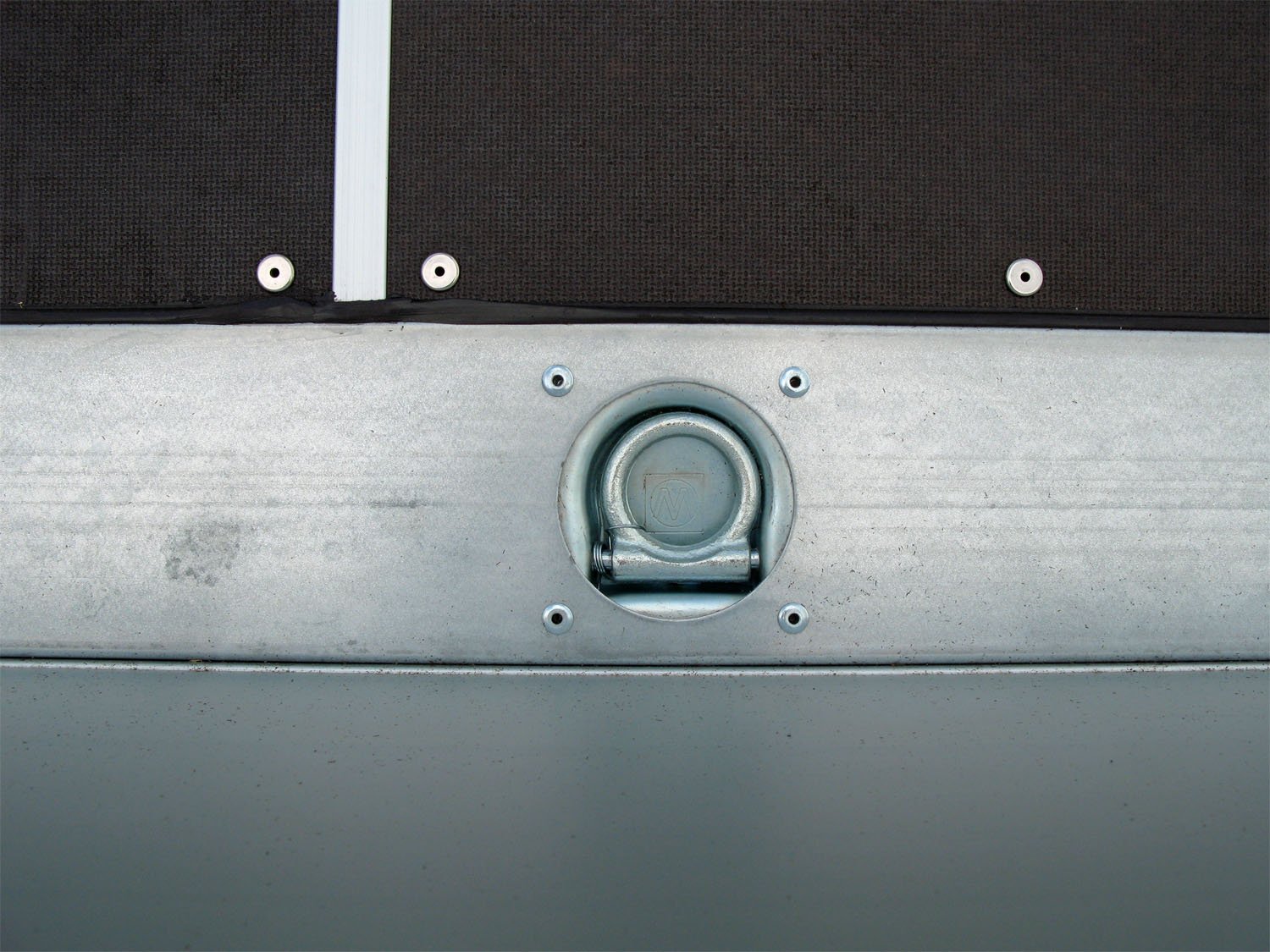 Unsinn Pritschenhochlader UH 4222-35-14 – Ladefläche 426 × 204 cm – 3500 kg – Tandemachser – Ansicht 4