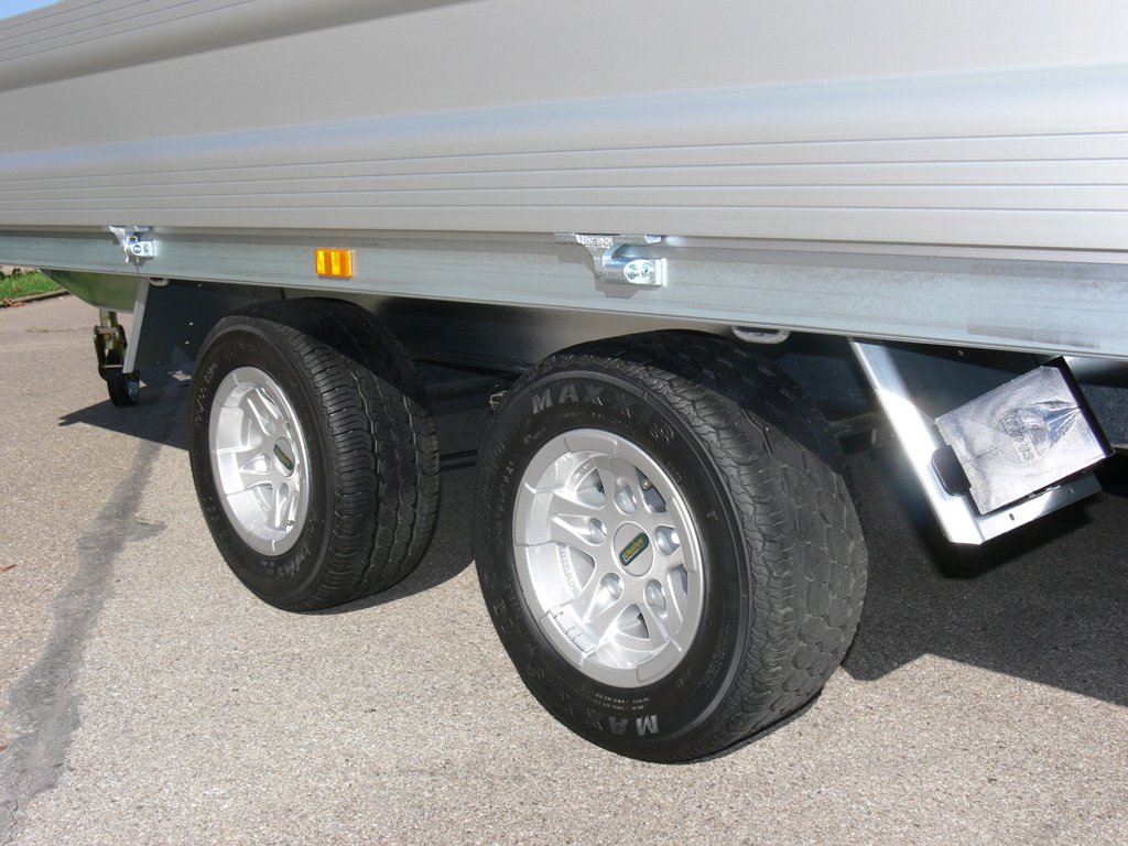 Unsinn Pritschenhochlader UH 5424-30-10 – Ladefläche 546 × 244 cm – 3000 kg – Tandemachser – Ansicht 3
